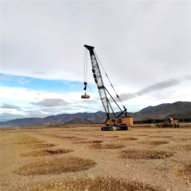 西藏機(jī)場強(qiáng)夯施工隊