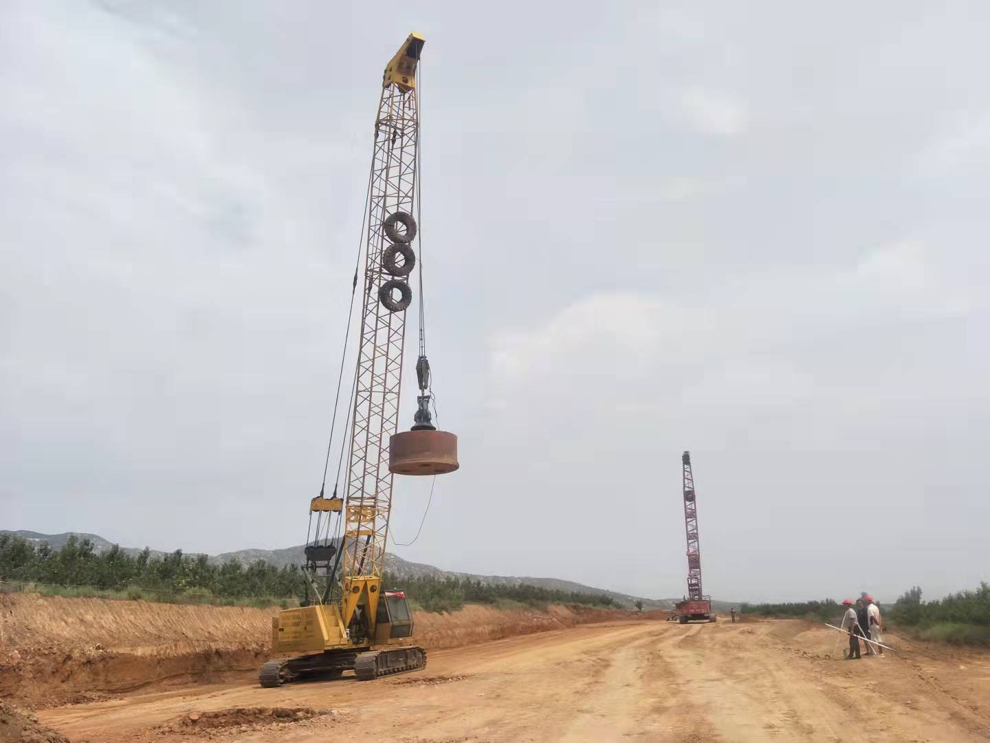 遼寧赤峰508國(guó)道道路強(qiáng)夯施工